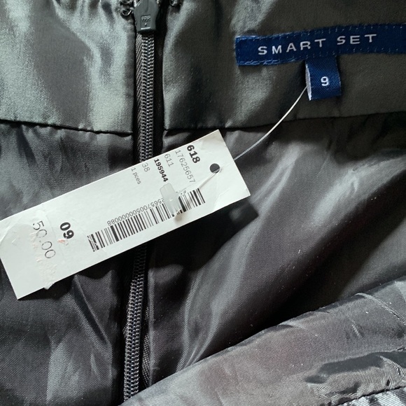 Smart Set grey/silver/metallic pleated skirt with belt size 9 - Picture 3 of 4